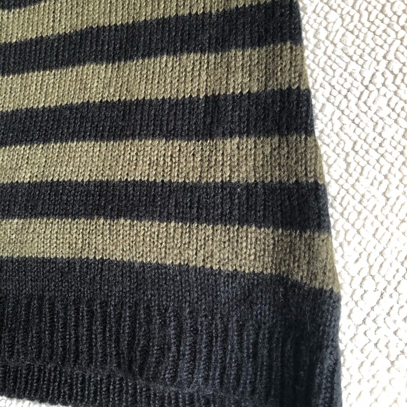 Women’s Romeo & Juliet Couture Sweater/Shirt - Picture 2 of 5